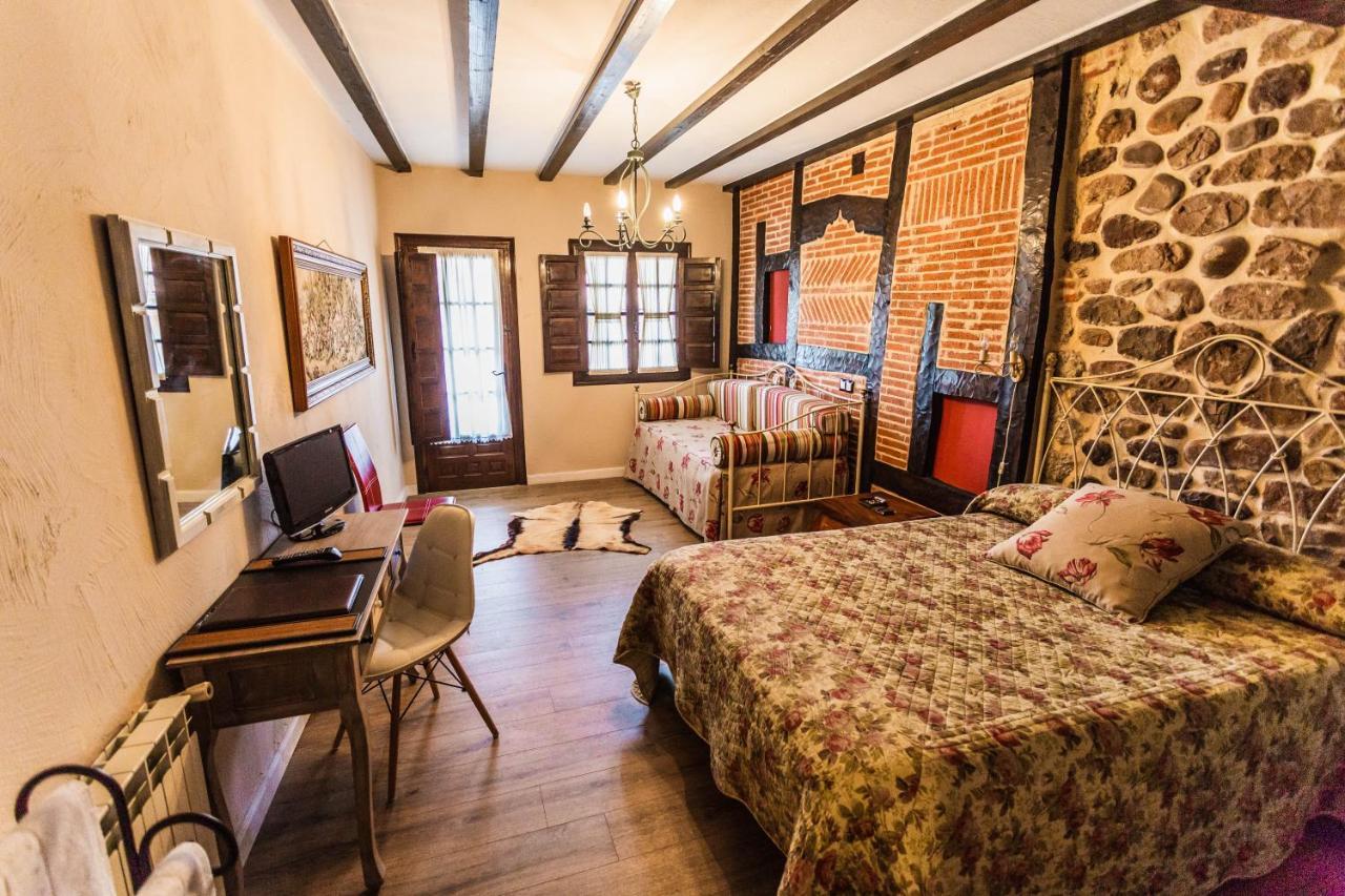 Posada Real La Montanesa Corrales De Buelna Exteriör bild