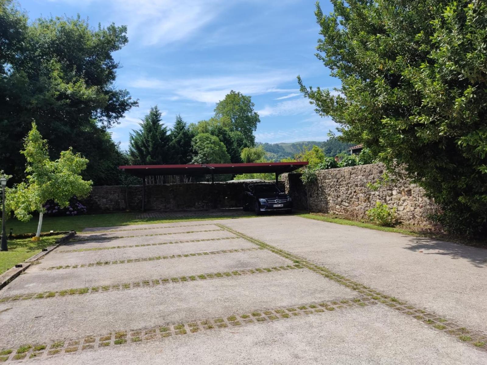 Posada Real La Montanesa Corrales De Buelna Exteriör bild