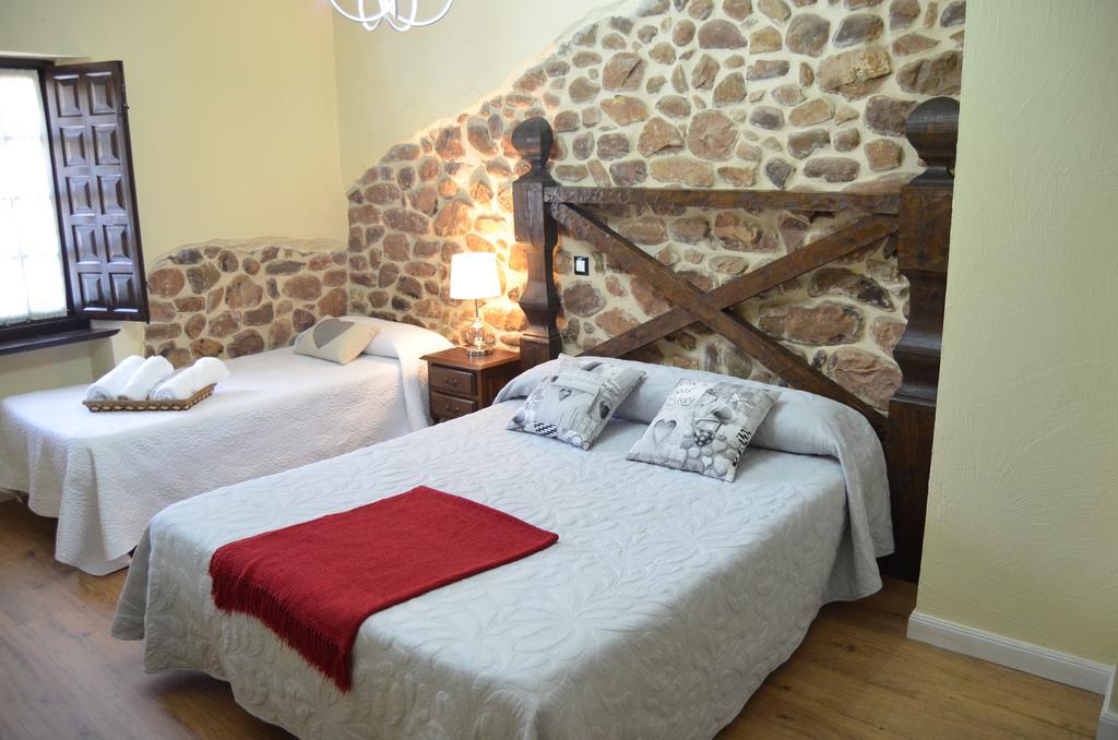 Posada Real La Montanesa Corrales De Buelna Exteriör bild