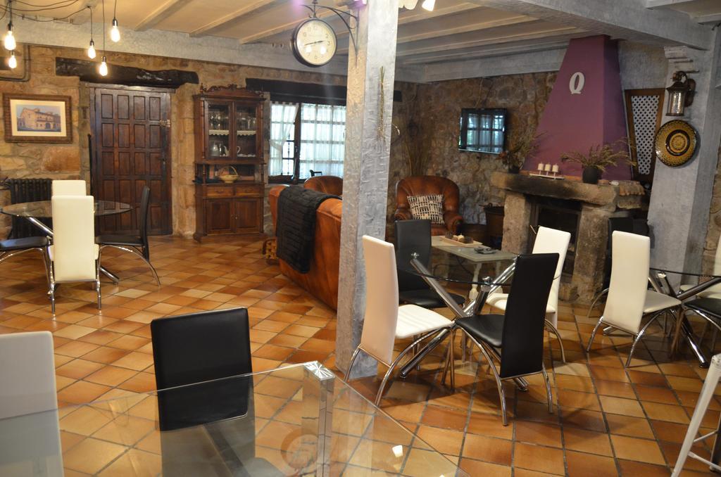 Posada Real La Montanesa Corrales De Buelna Exteriör bild