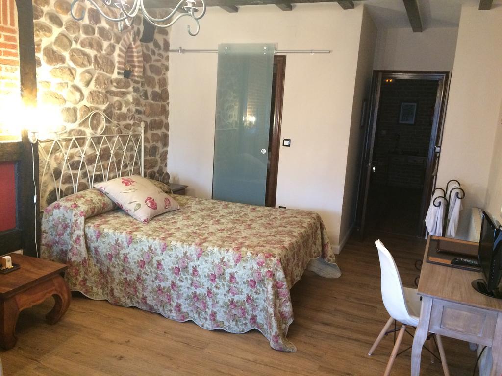 Posada Real La Montanesa Corrales De Buelna Exteriör bild