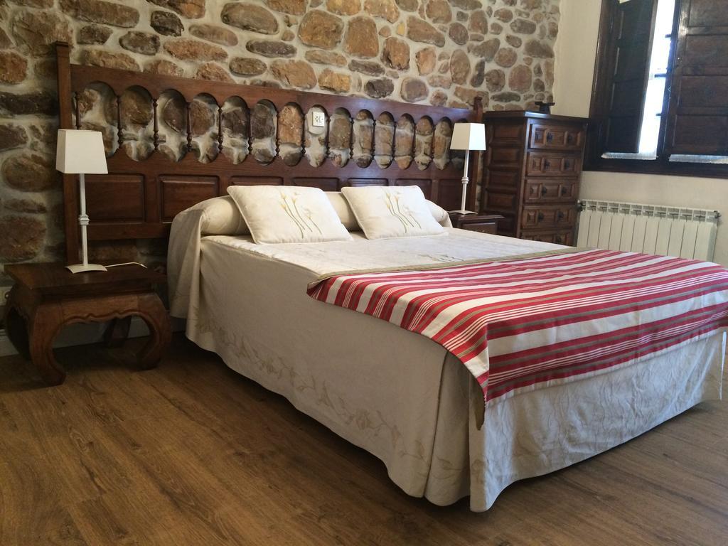 Posada Real La Montanesa Corrales De Buelna Exteriör bild