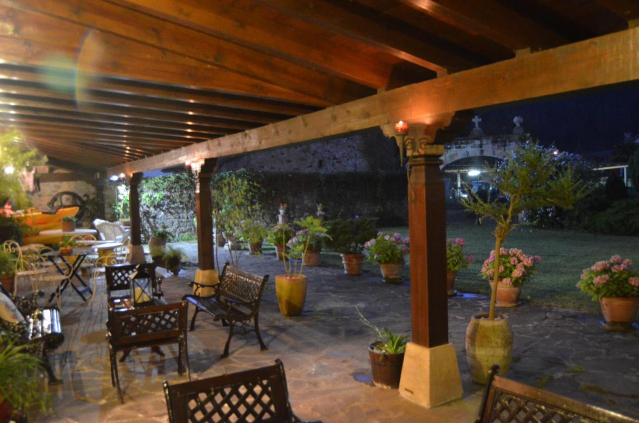 Posada Real La Montanesa Corrales De Buelna Exteriör bild